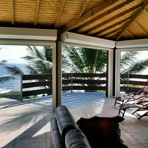 Wild Paradise: Vue Mer Piscine à Débordement Le Moule